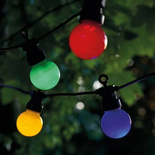 Cadena de luces LED Lucas, kit de inicio multicolor, 10 luces, solar/enchufable