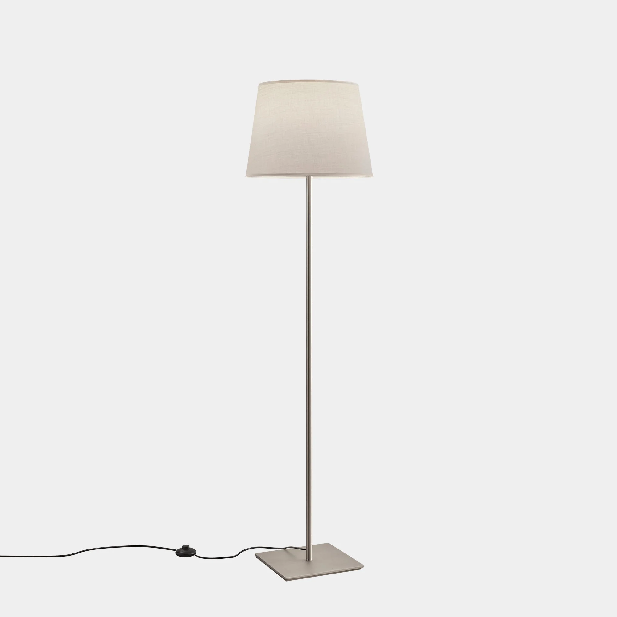 Lámpara de pie LedsC4 Metrica Square E27 níquel satinado 25-8350-81-82