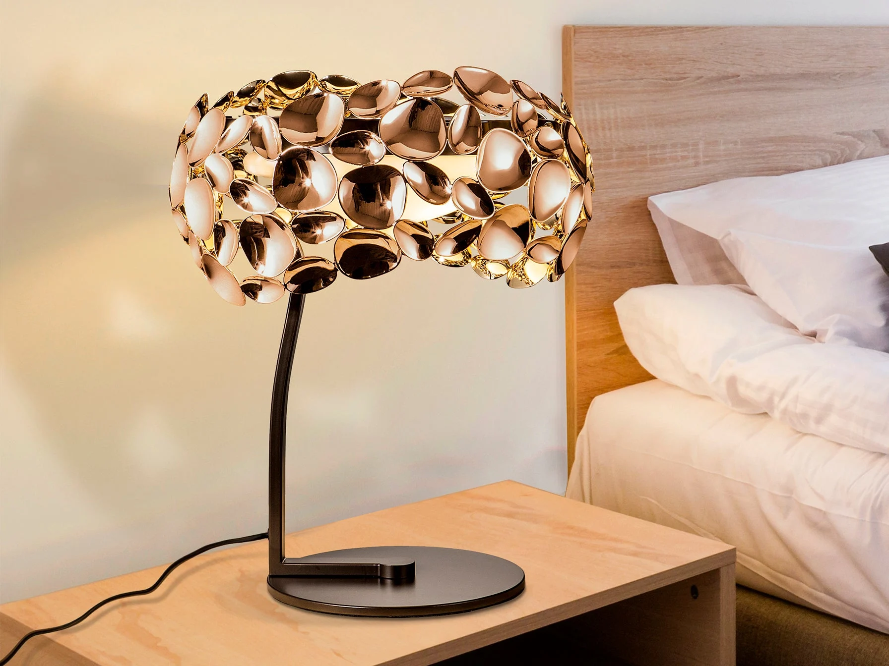Lámpara de sobremesa Schuller Narisa 3 luces oro rosa y marrón 40cm 266544N