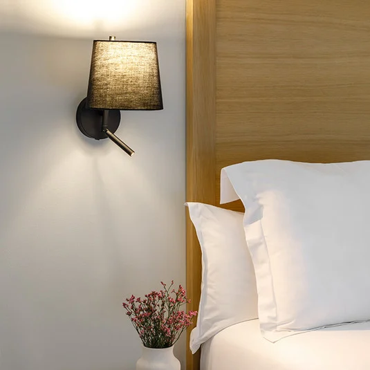 LEDS-C4 Clip aplique de pared con brazo de lectura LED negro