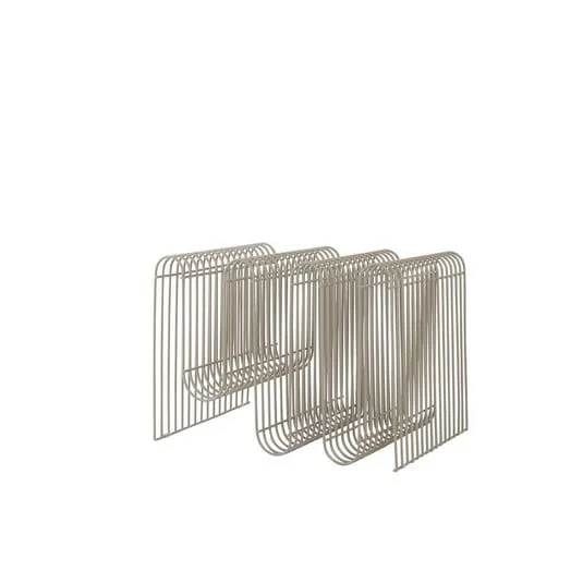 Revistero Curva de AYTM, color topo, metal, 41 cm de largo