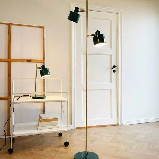 Lámpara de pie Ocean de Dyberg Larsen, verde oscuro, 160 cm, 2 luces.