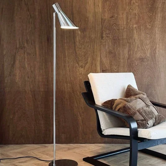 Lámpara de pie Dyberg Larsen DL12, cromada, altura 139 cm, metal