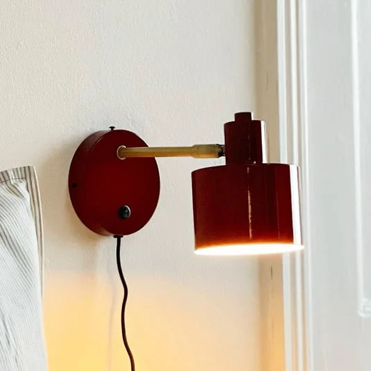Aplique de pared Dyberg Larsen Ocean, rojo oscuro, saliente 30 cm