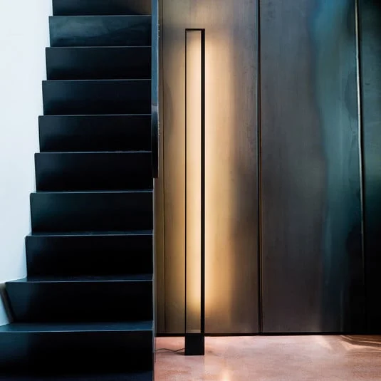 Nemo Tru Lámpara de pie LED 2.700 K, lacada en negro