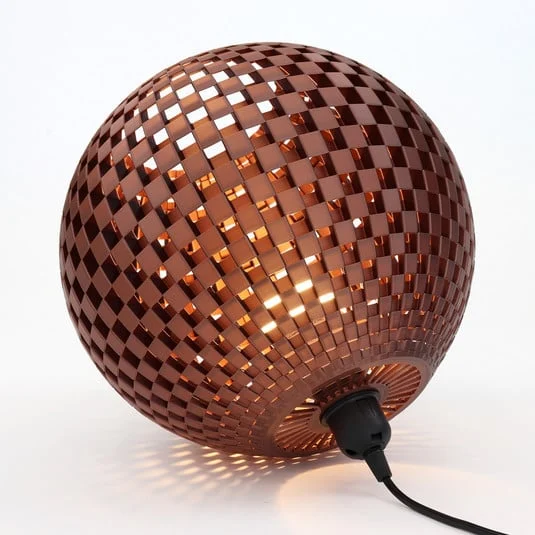 Lámpara de mesa Mimbre, bola tumbada, cobre
