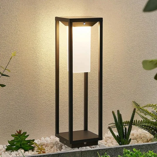 Lucande Lámpara LED solar para zócalo Eliel, altura 50 cm, negro