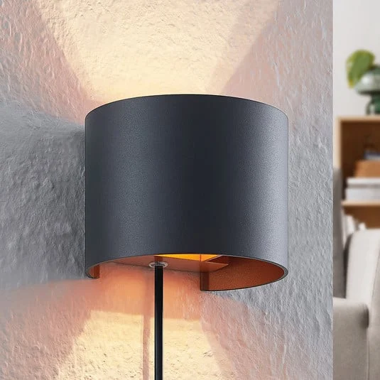 Aplique de pared Arcchio Zuzana, redondo, negro, enchufe, 13 cm