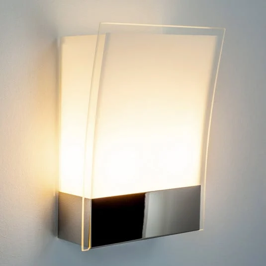 Lindby Aplique de pared Malthe, altura 27 cm, cromo, vidrio, metal