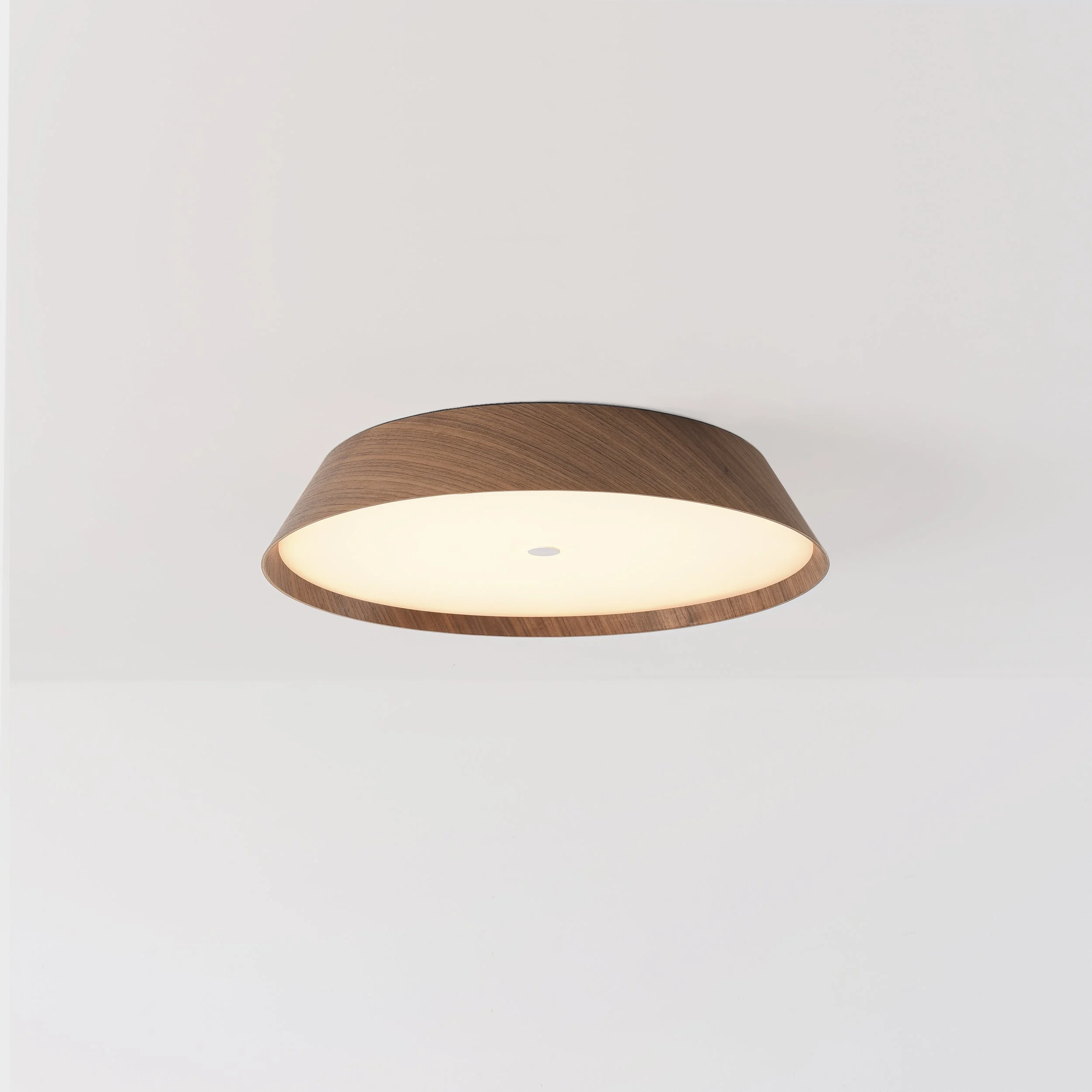Plafón de techo ACB Cora Madera Nogal y Negro Texturado Ø42cm P4015170WAL