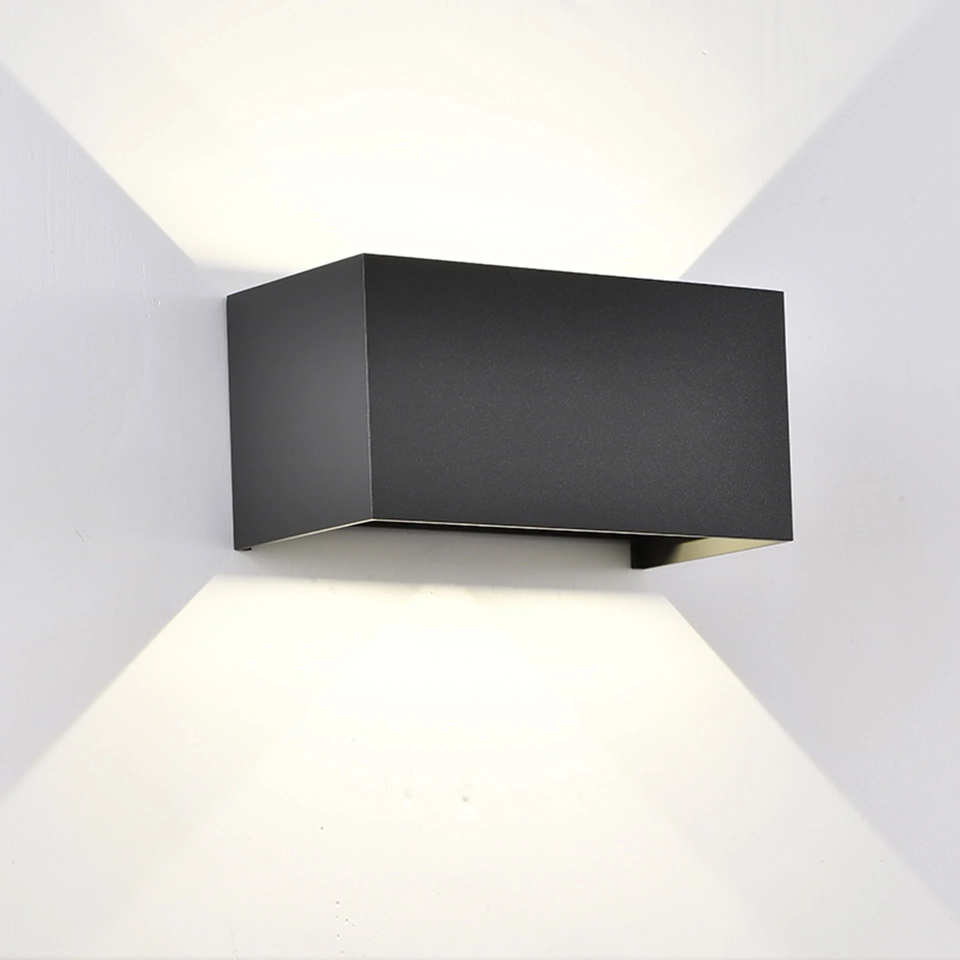 Aplique de exterior Mantra Davos LED aluminio negro 2700 regulable IP54 10cm 8607